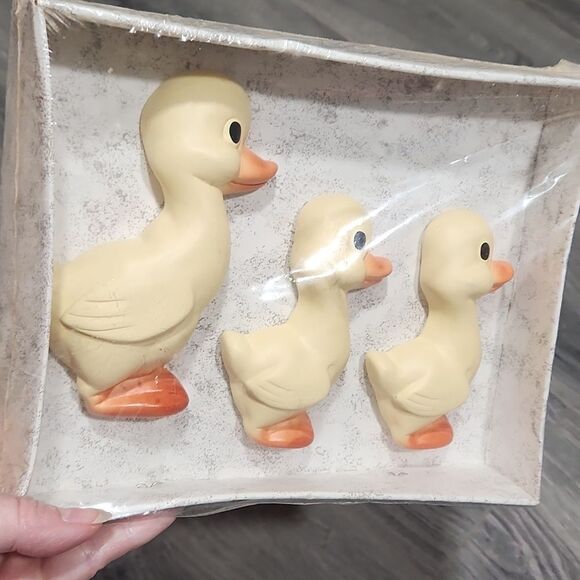 DEADSTOCK Vintage NIB Plastic Duck Family Wall Decor - Picture 3 of 3